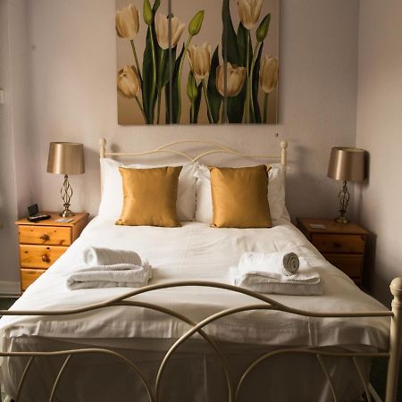 Bed and Breakfast Phelips Arms à Montacute Extérieur photo